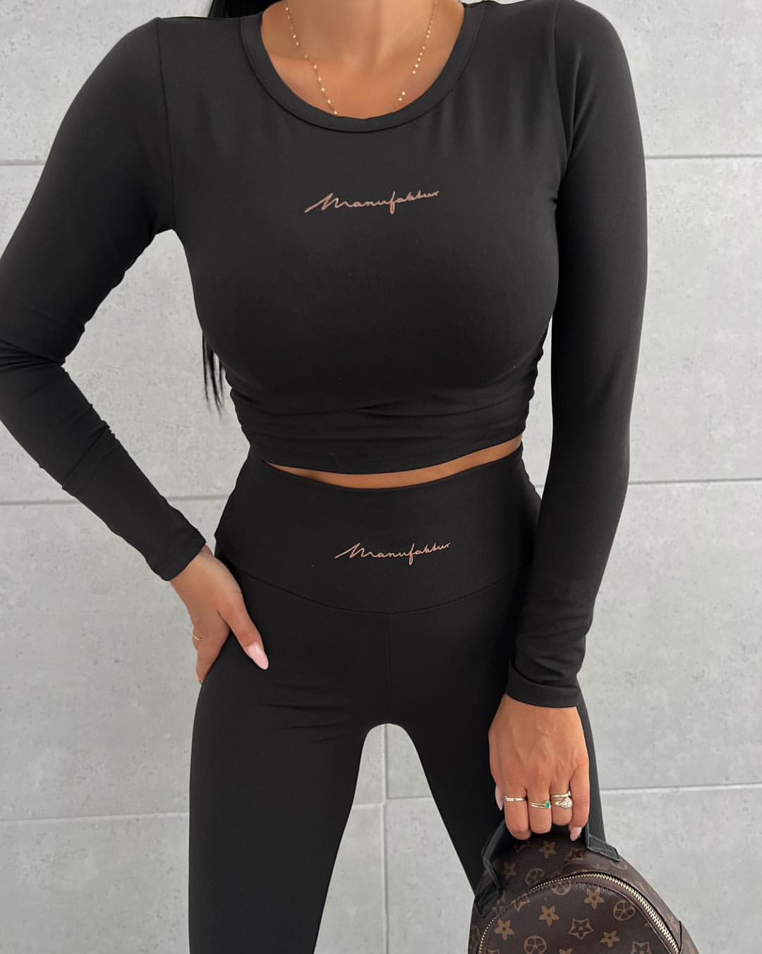 Komplet top+legginsy z napisem -czarny